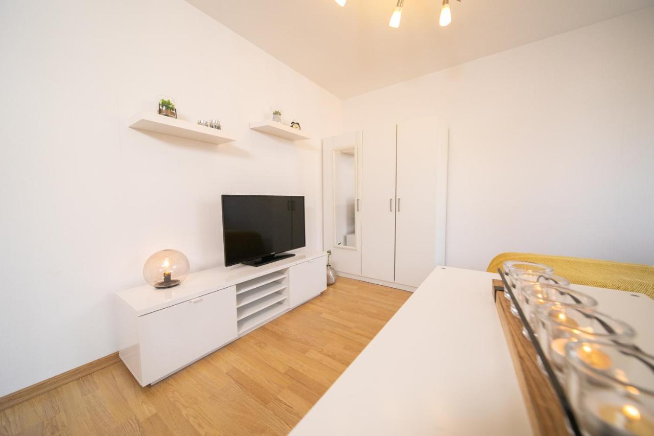Studio Shiny - Zentral mit Balkon - Messe - Küche Neuss Exterior foto